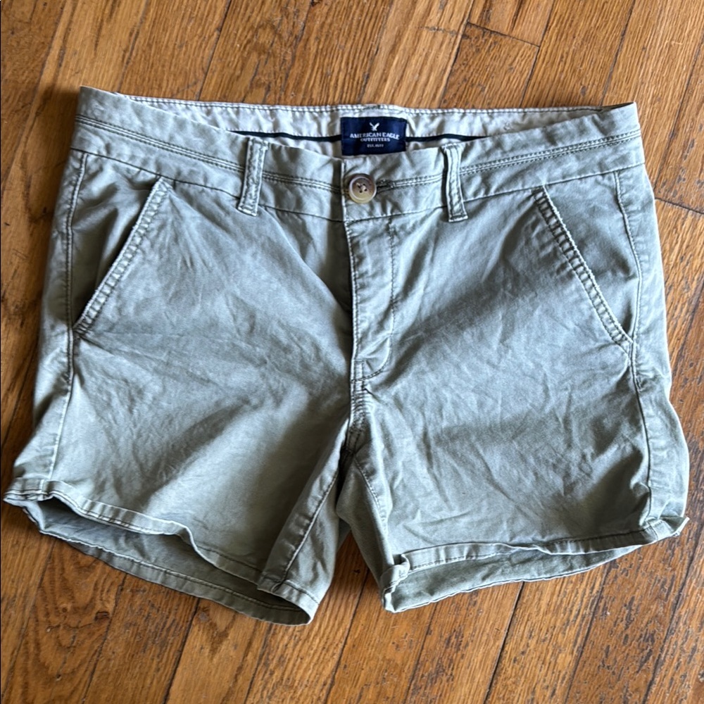 American Eagle Outfitters Women's Khaki Cargo Shorts